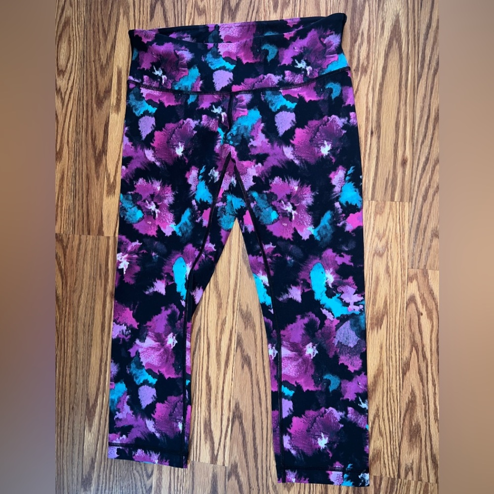 Lululemon Wonder Under Crops Size 8
